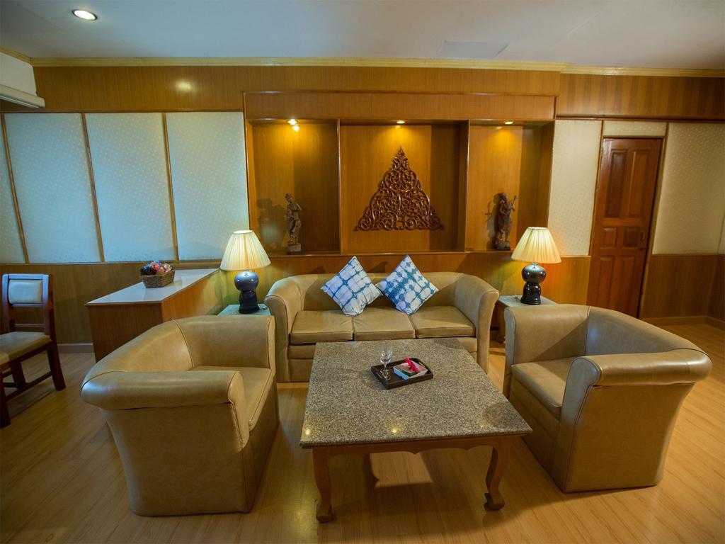 Phrae Nakara Hotel Екстер'єр фото